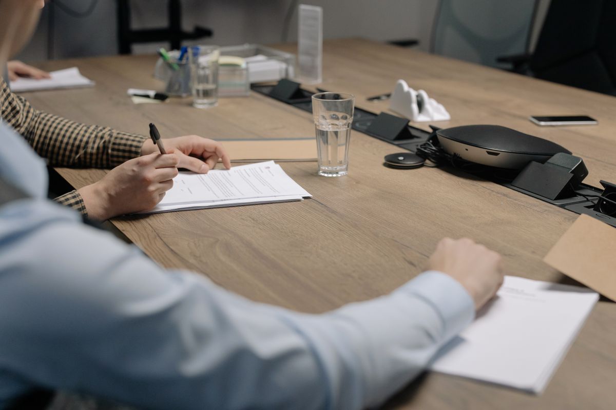 Firma de documentos para constituir una empresa