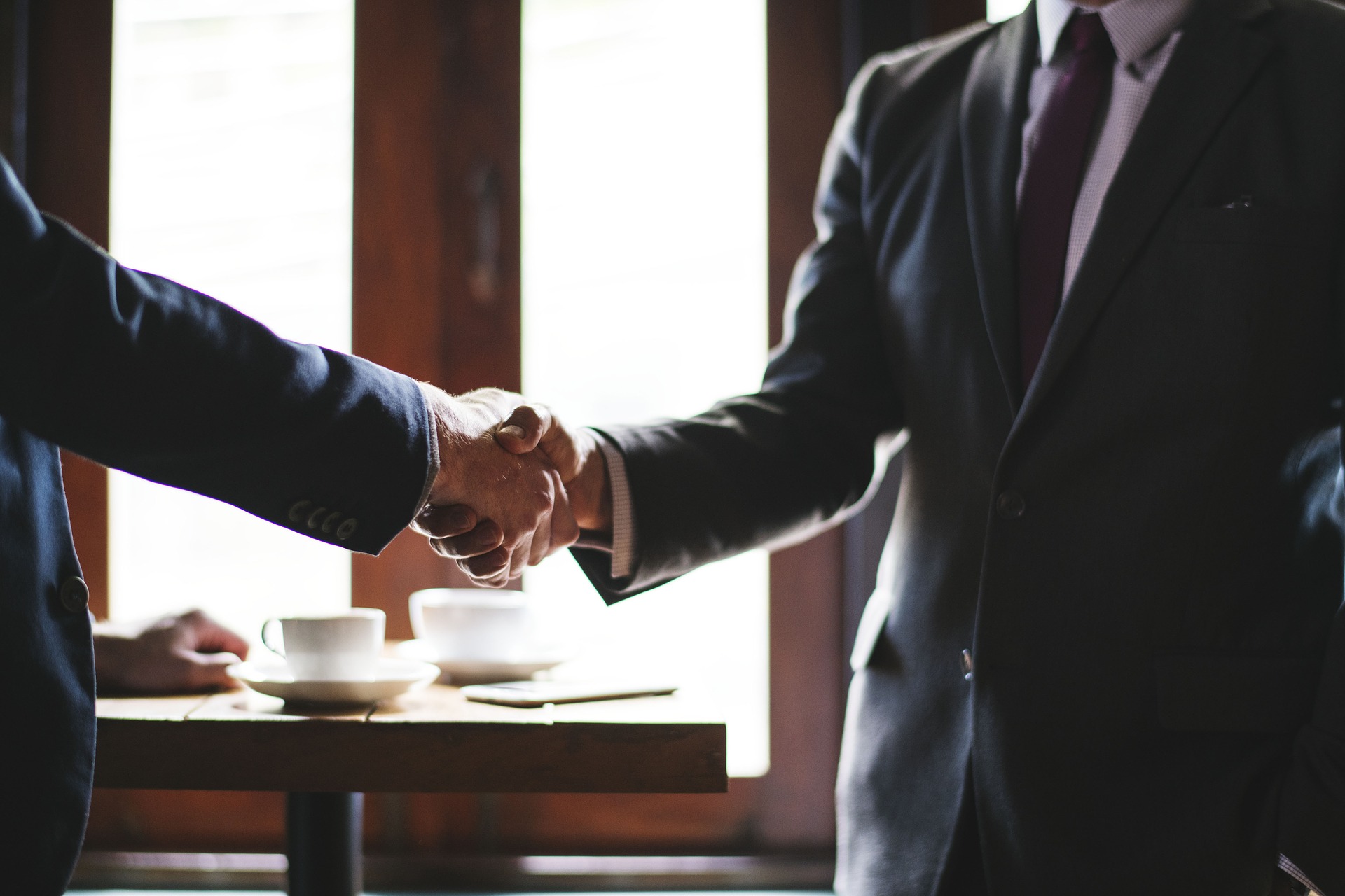 ¿Cobrar por la consulta jurídica?