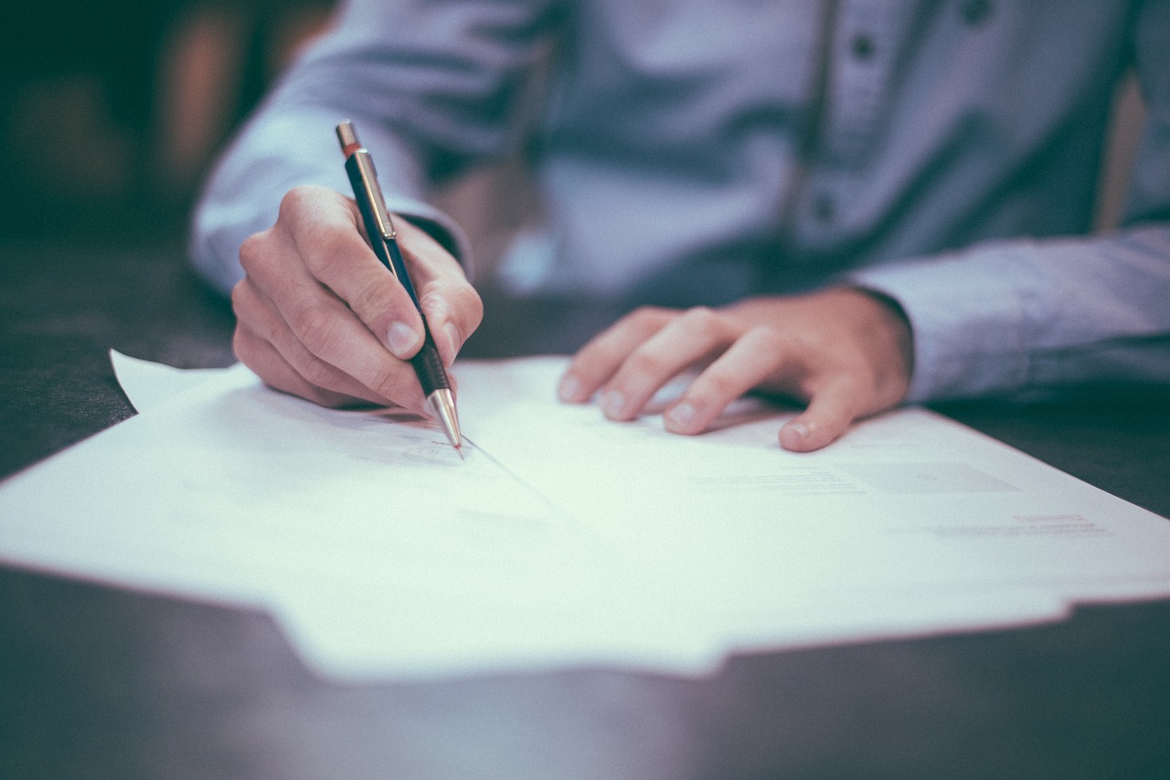 ¿Qué es el contrato laboral?